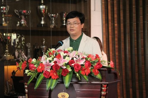 “光耀杯·斯诺克明星挑战赛”顺利开幕