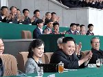 张成泽与李雪主共同陪同金正恩视察图片